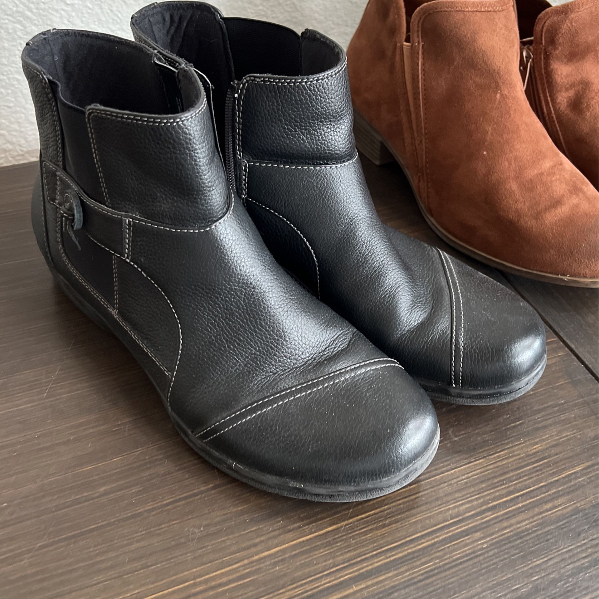 CLARKS Woman’s Bootie Shoe Black Size 9.5 Low Heel