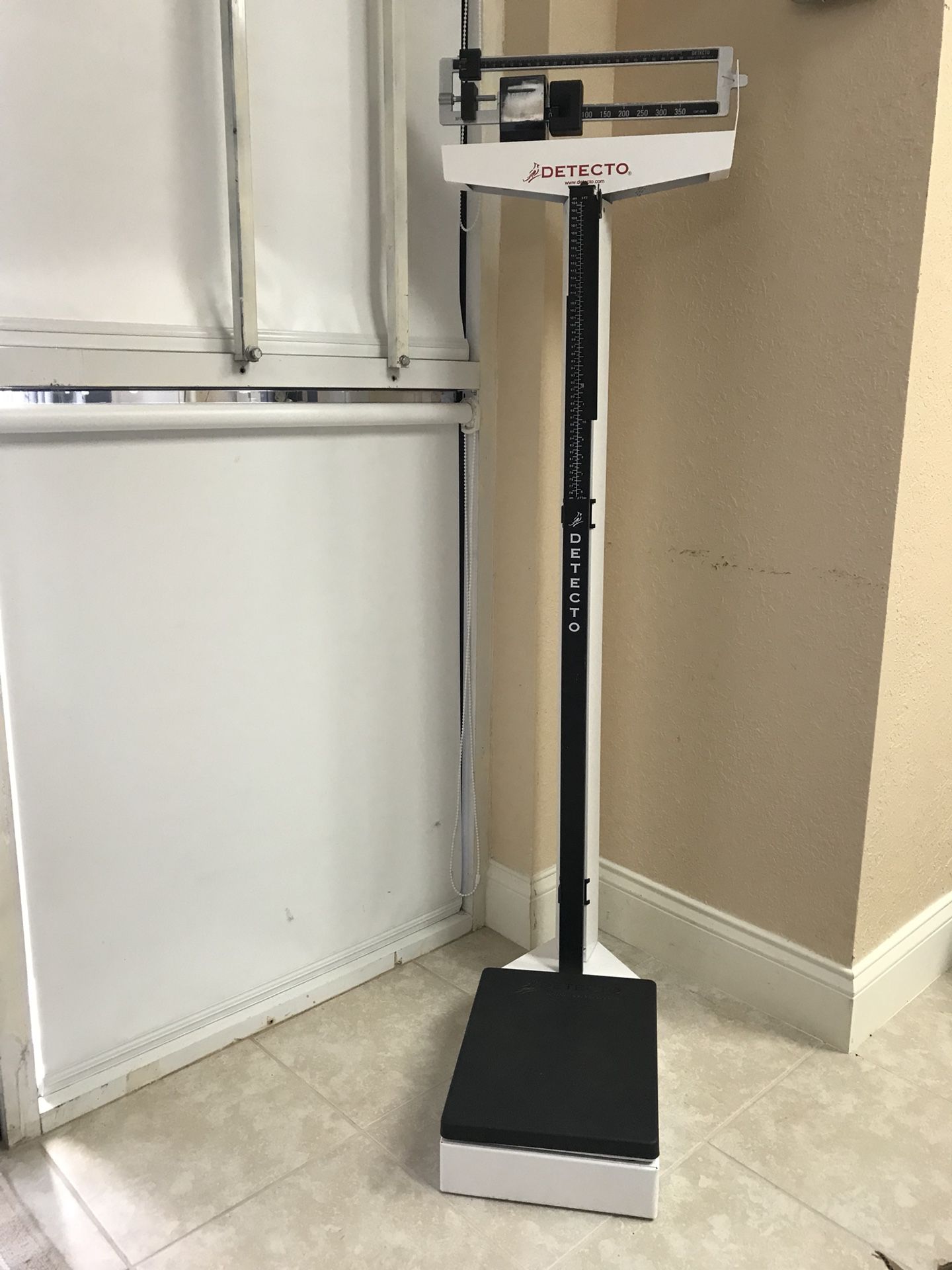 medical patient scale, like “NEW” minimal use if any. DETECTO model 439.  Clinic, rehab, doctor, office, gym, fitness, for Sale in Miami, FL - OfferUp