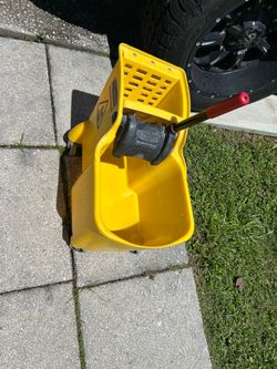 Rubbermaid industrial commercial size mop,  bucket on wheels