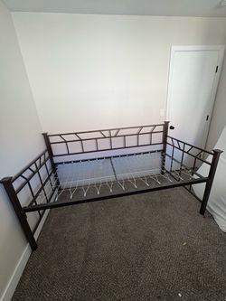 Metal Daybed Frame with Link Spring