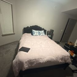 Queen Size Comes Wit 2 Night Stands And Dresser Extra Cover Set