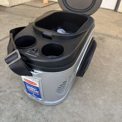 Rubbermaid Thermo-Electric Cooler/ Freezer