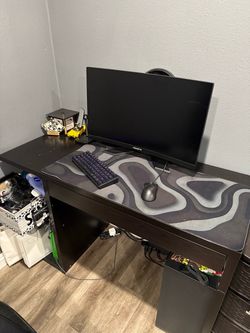 Computer desk