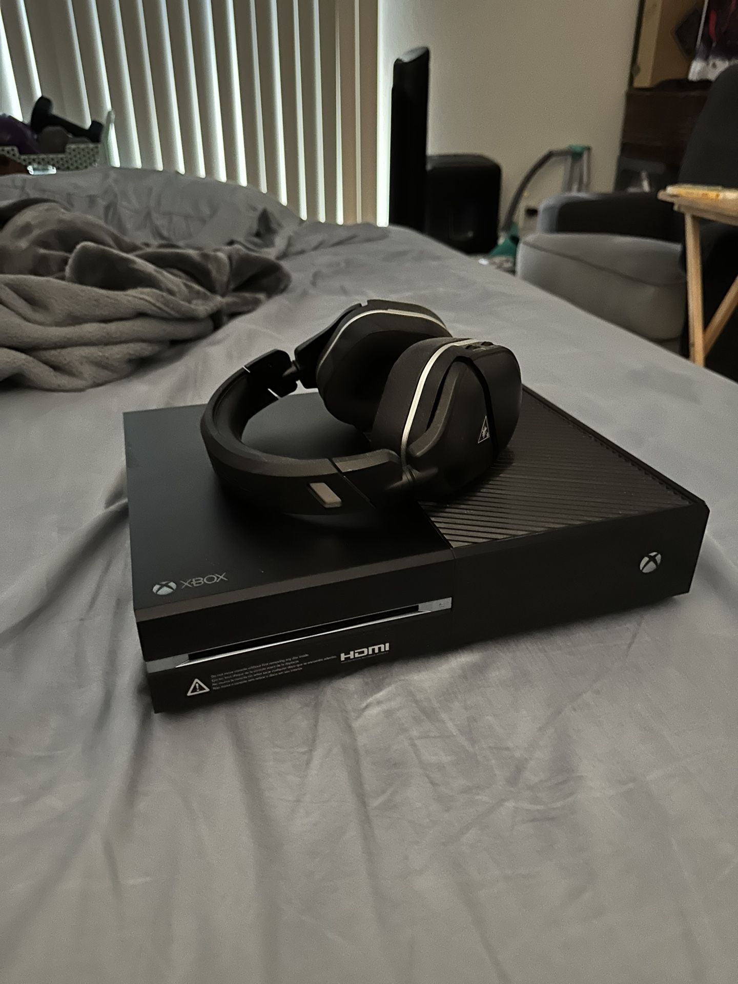 Xbox One + Turtle Beach Headset