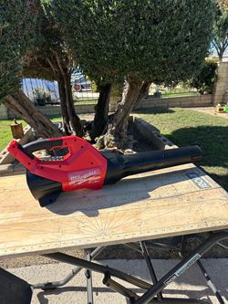 Milwaukee Fuel Cordless Leaf Blower