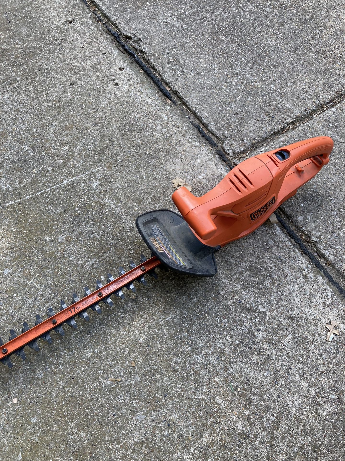 BLACK & DECKER 17-in Hedge Trimmer at