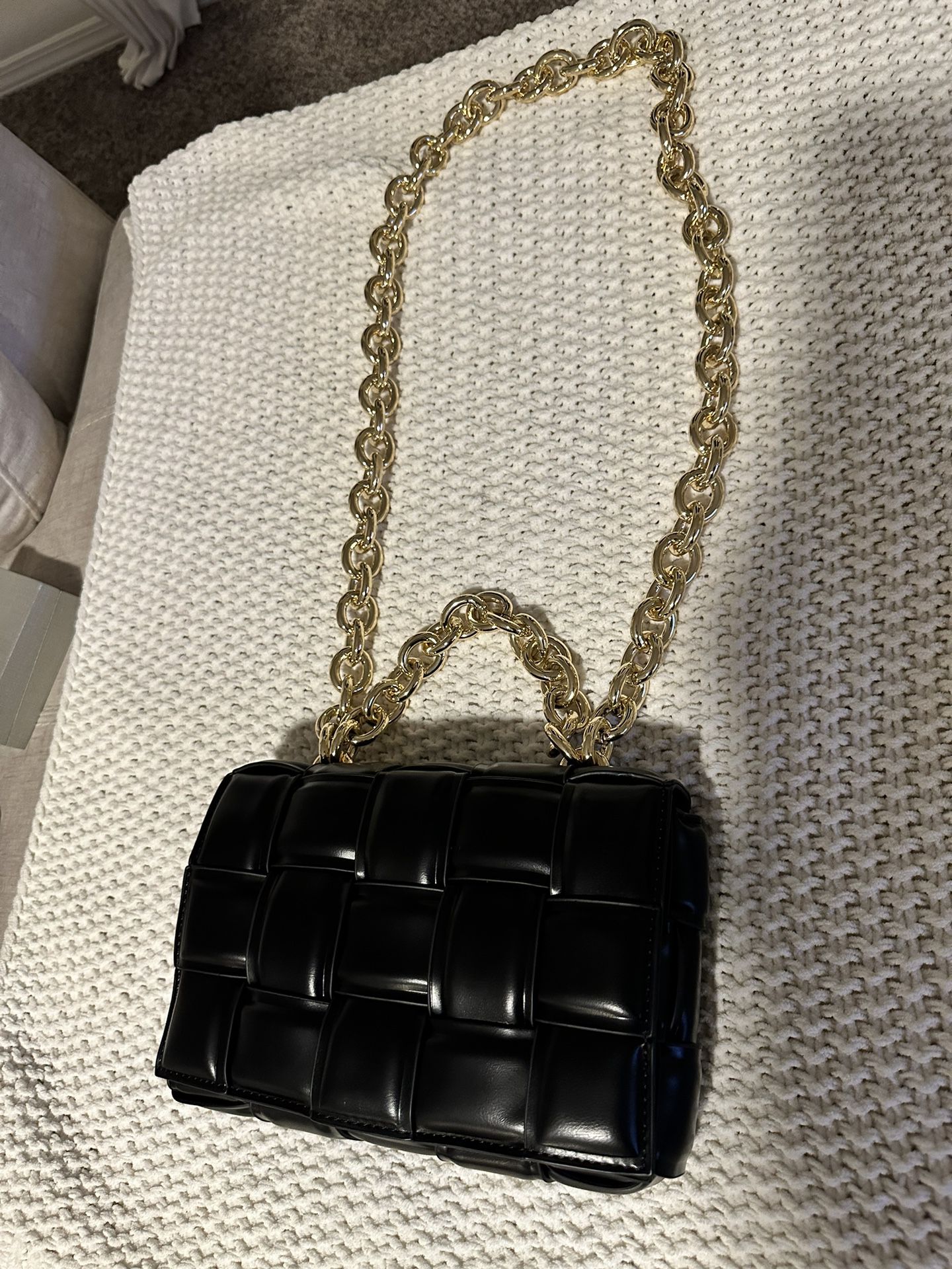 Cute Gold Chain Bag for Sale in Clackamas, OR - OfferUp