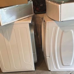 Whirlpool Washer And LG Electric Dryer With Pedestal Bases