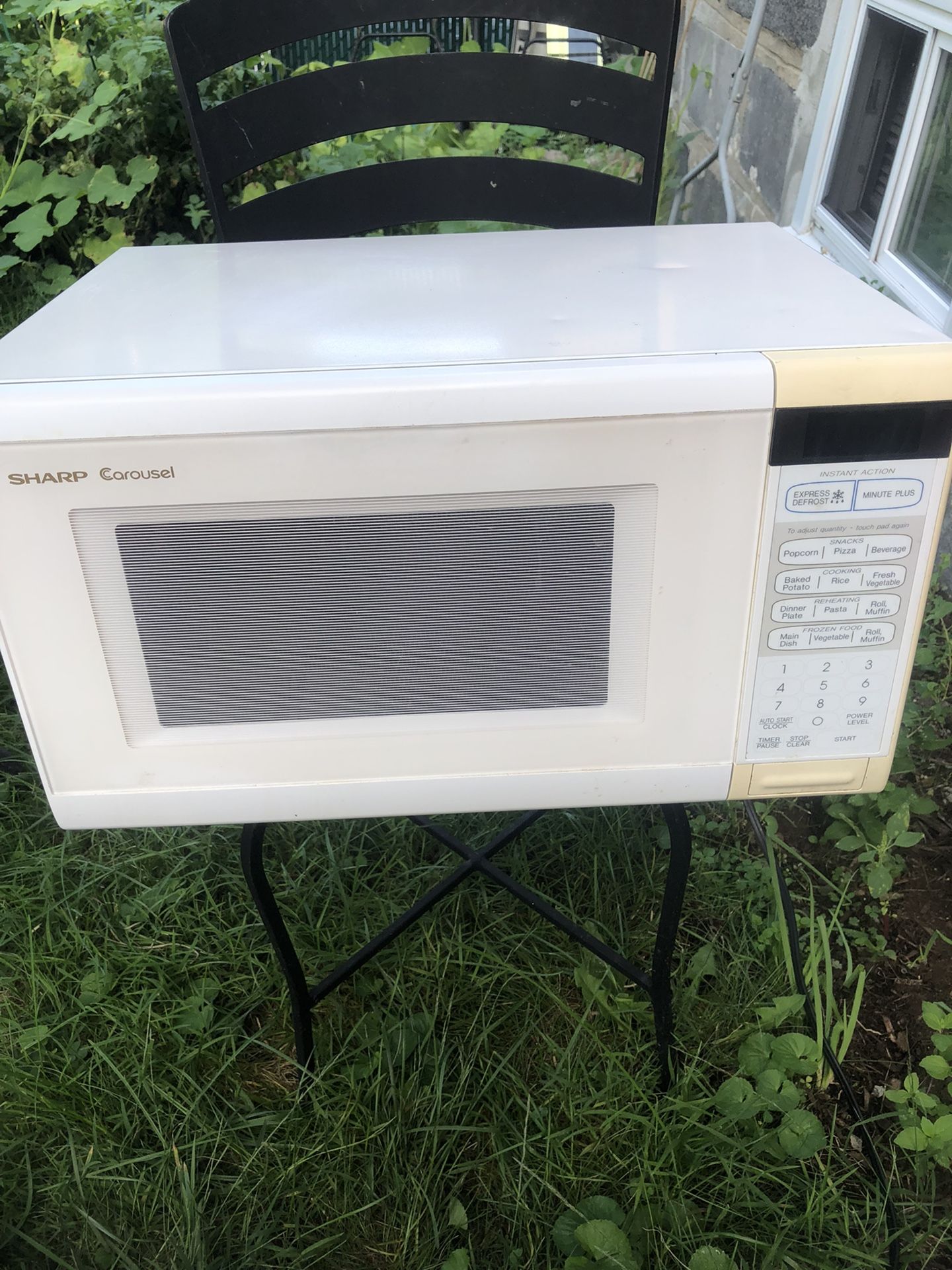 Very Good Condition Sharp Microwave