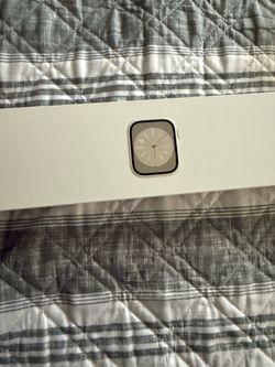 Apple watch series 8