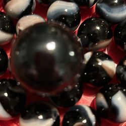 40 marbles Black Including 1 Shooter Vacor Collectible