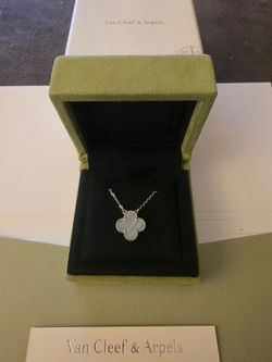 VAN CLEEF Vintage Alhambra Pendant
18K White Gold
Chalcedony