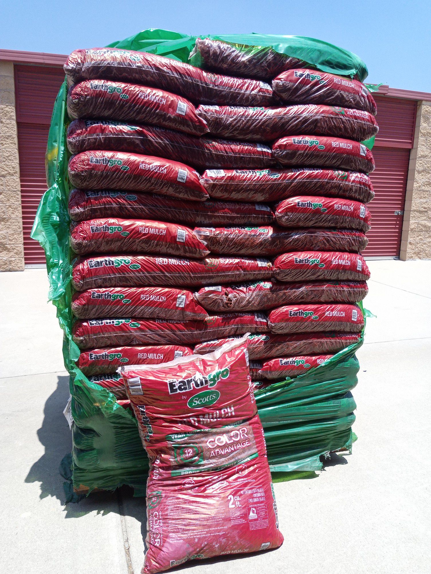 NEW 2 CUBIC FOOT SCOTT'S RED MULCH BAGS !! $3.00 EACH BAG!! OR TAKE ALL 60 BAGS FOR $140 FIRM !!!!