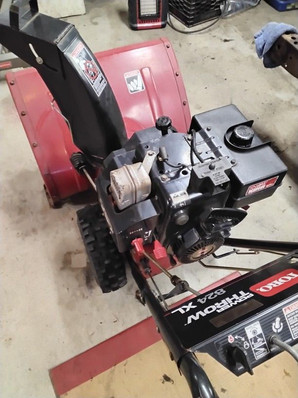 Used TORO SNOWBLOWER