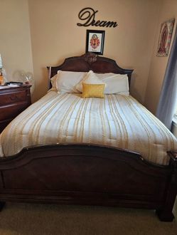 Queen Size Bed Set