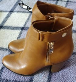 Woman's Size 8.5 Boots