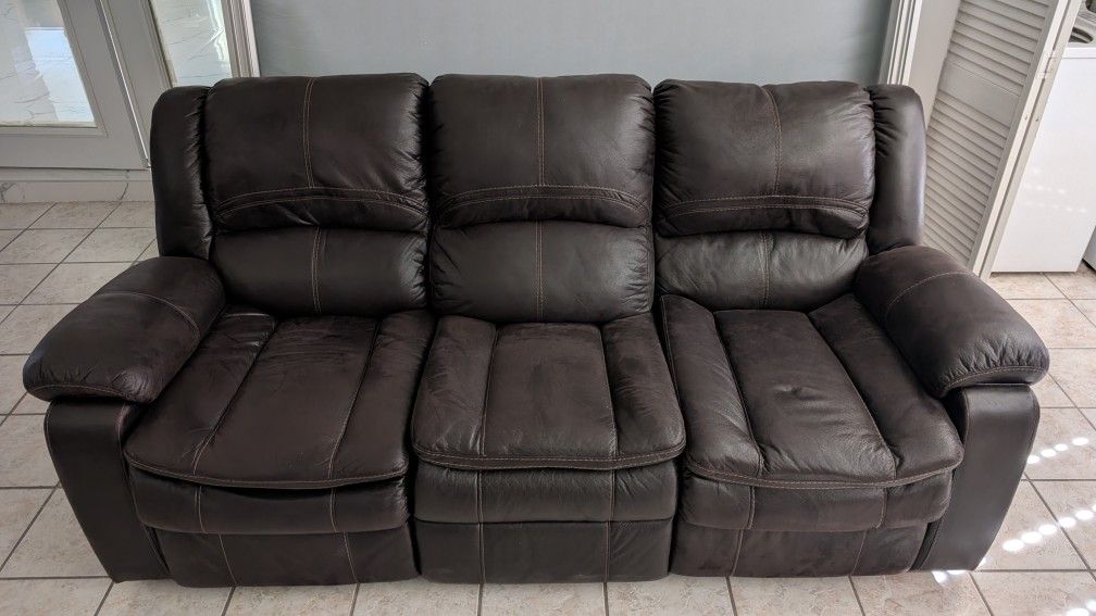 Couch, Recliner, Electric, Non Pet Non Smoker