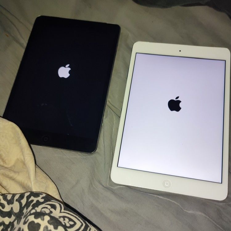 MINT Condition Apple iPad Mini 2 (Black)