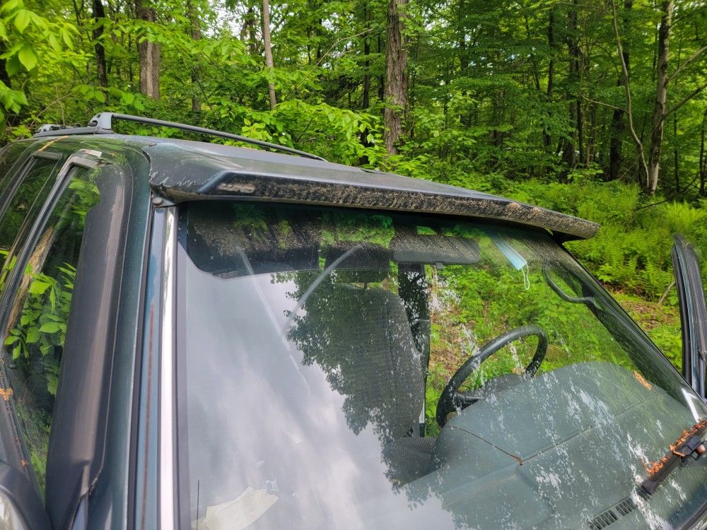 Lund Sunvisor 96 Toyota Pickup/ Forerunner