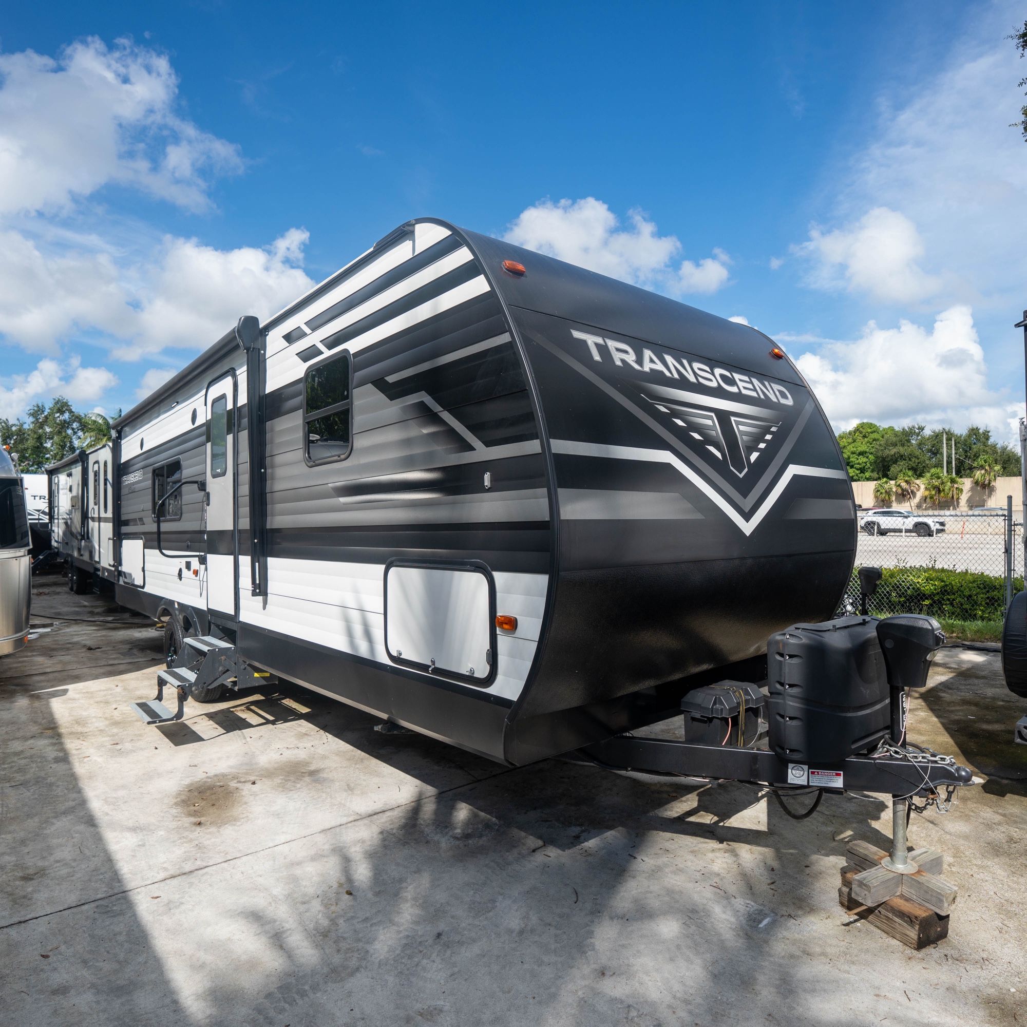 2021 Grand Design Transcend – HURRICANE RELIEF Free Generator