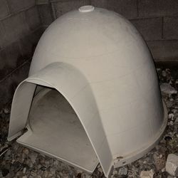 XL Dog House  (Will Take Best Offer)