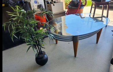 Large coffee glass table Excellent Condition!