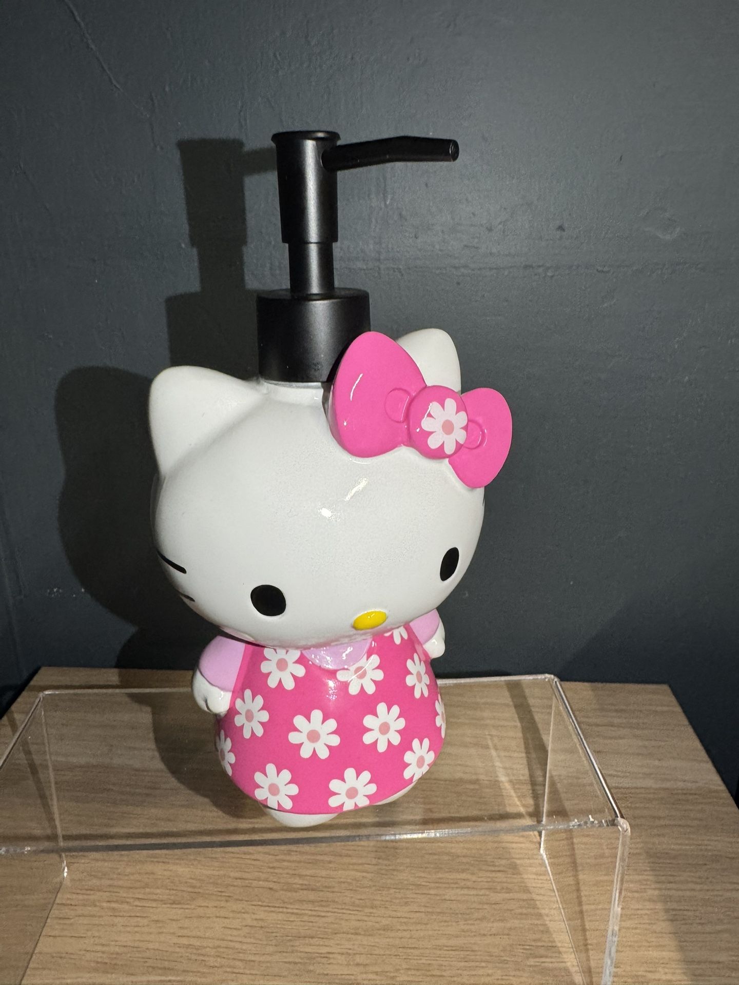 hello kitty daisy flowers soap dispenser