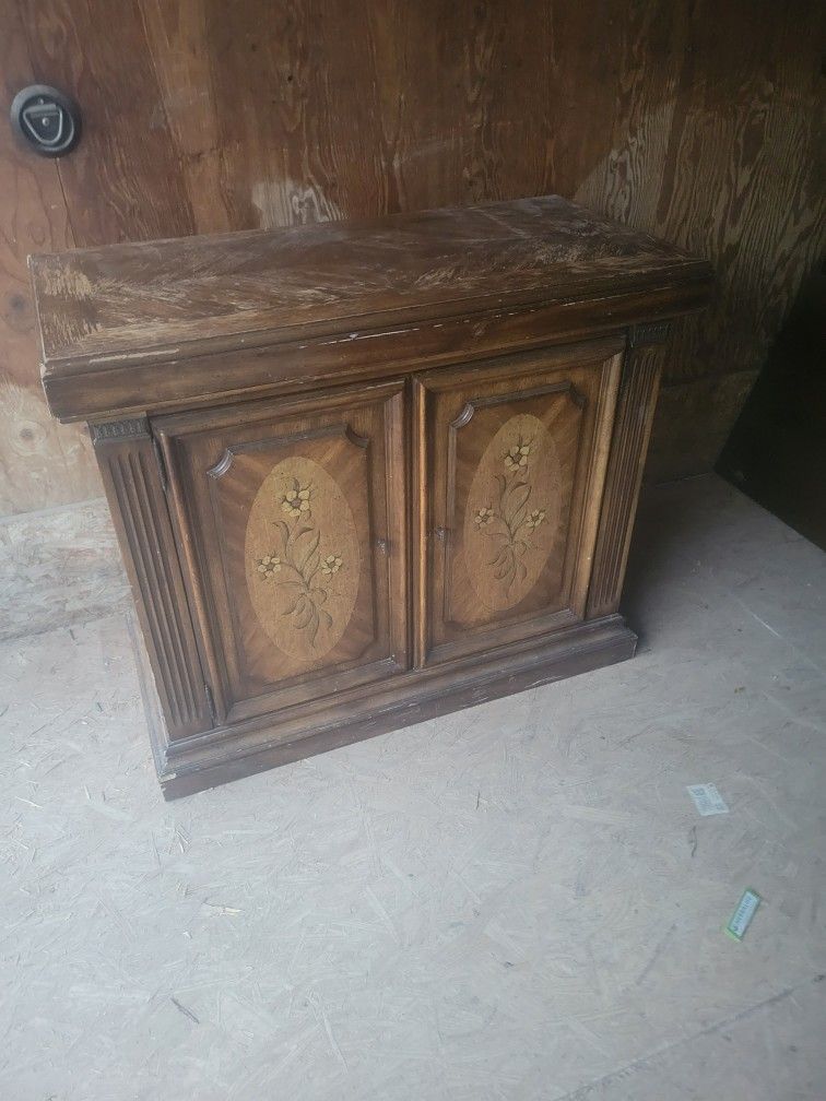 Mueble antiguo de pura madera