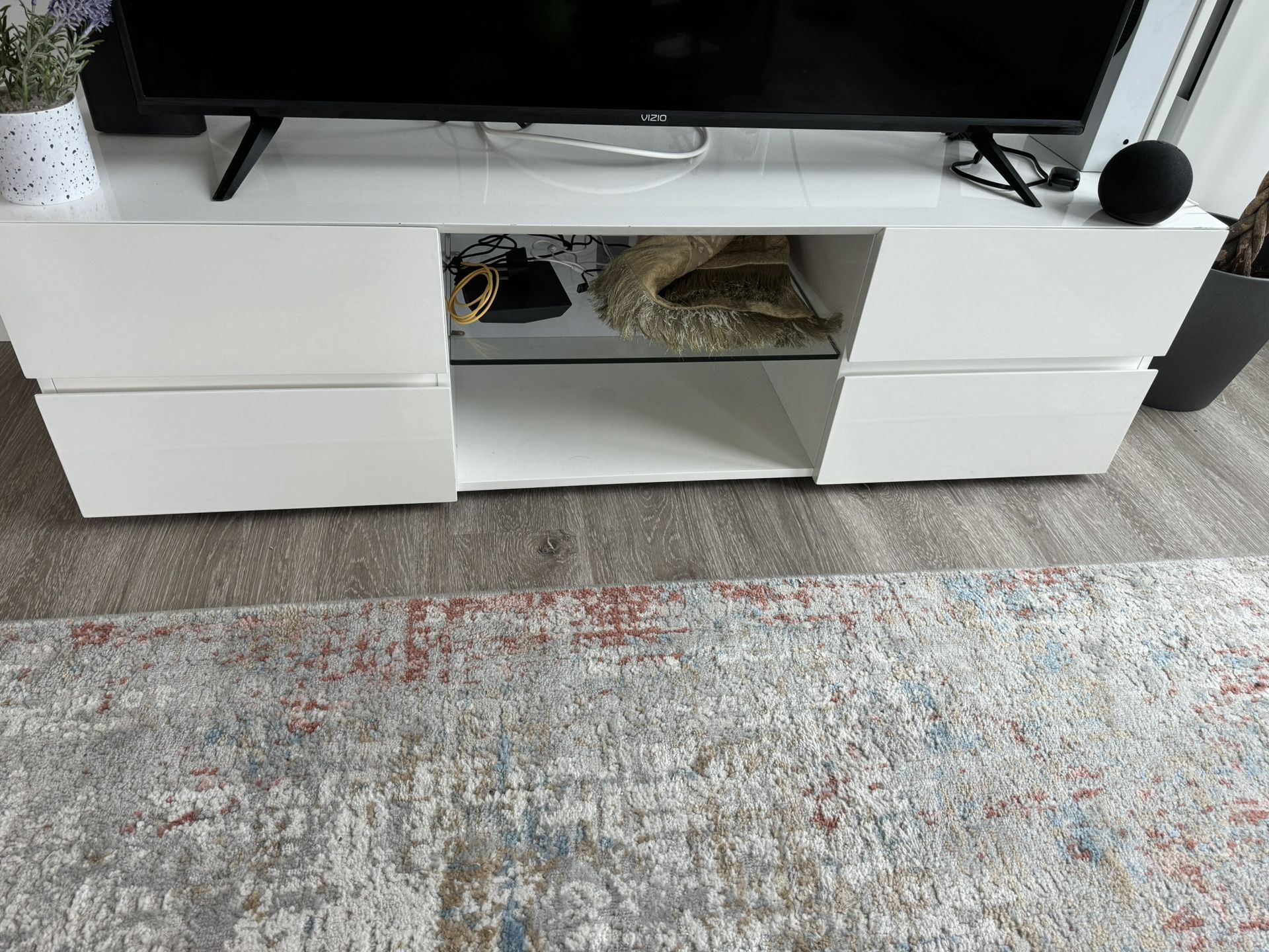 White console / Tv Table