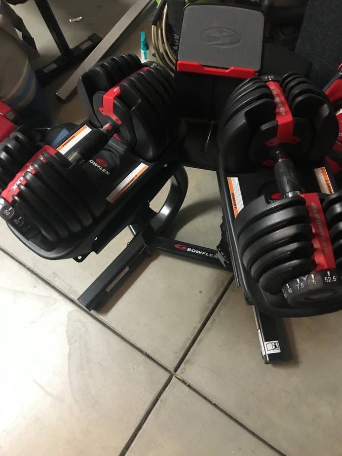 Excellent Bowflex 1090 adjustable Dumbell set with stand and 1000lb max adjustable weight bench