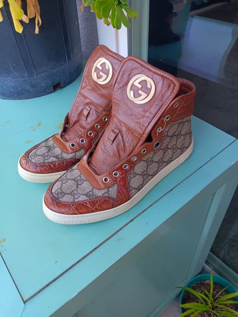 Size 6 High Top Gucci Shoes (Unlased)
