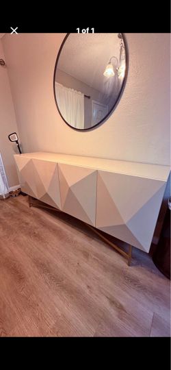 Beautiful elegant upscale cream Sideboard With Gold Legs