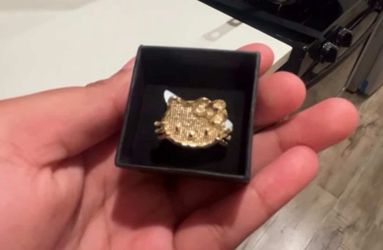 Hello Kitty Ring .