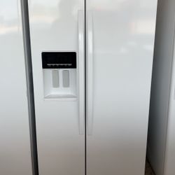 ‼️$499.99‼️ A Side By Side White Whirlpool Refrigerator 