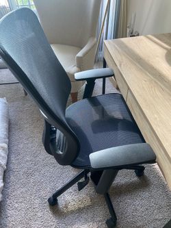 Black Ergonomic Swivel Chair