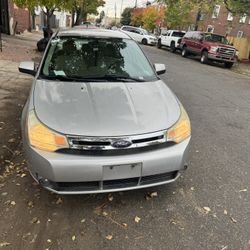 2009 Ford Focus  ***As Is*** $1500 OBO Runs Air/Heat Work 