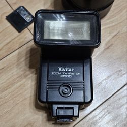 Vivitar Zoom Thyristor 2500 Flash Camera Vintage *CORRODED *PARTS ONLY, TESED & DOES NOT WORK / *PLEASE REVIEW PICTURES*
