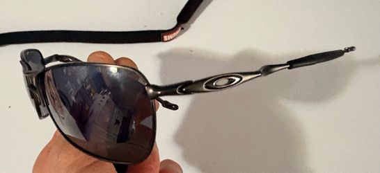 Oakley (Cross Hair)Metal Frame Sunglasses