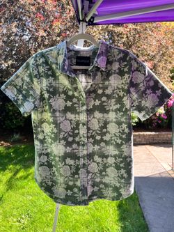 Wildfang - Green floral short-sleeved button-up - MEDIUM