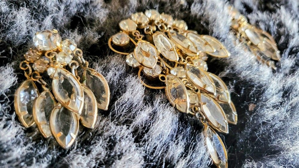 Rare Julianna Tear Drop Pendent & Earnings