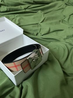 Burberry belt with box