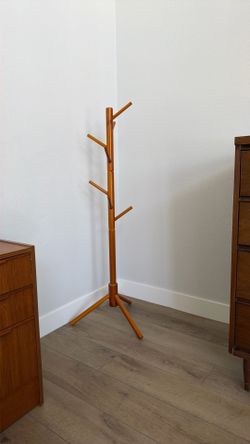 Freestanding coat rack