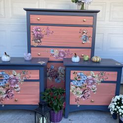 Very Pretty  Solid  Wood Dresser 2 Side Tables Set 