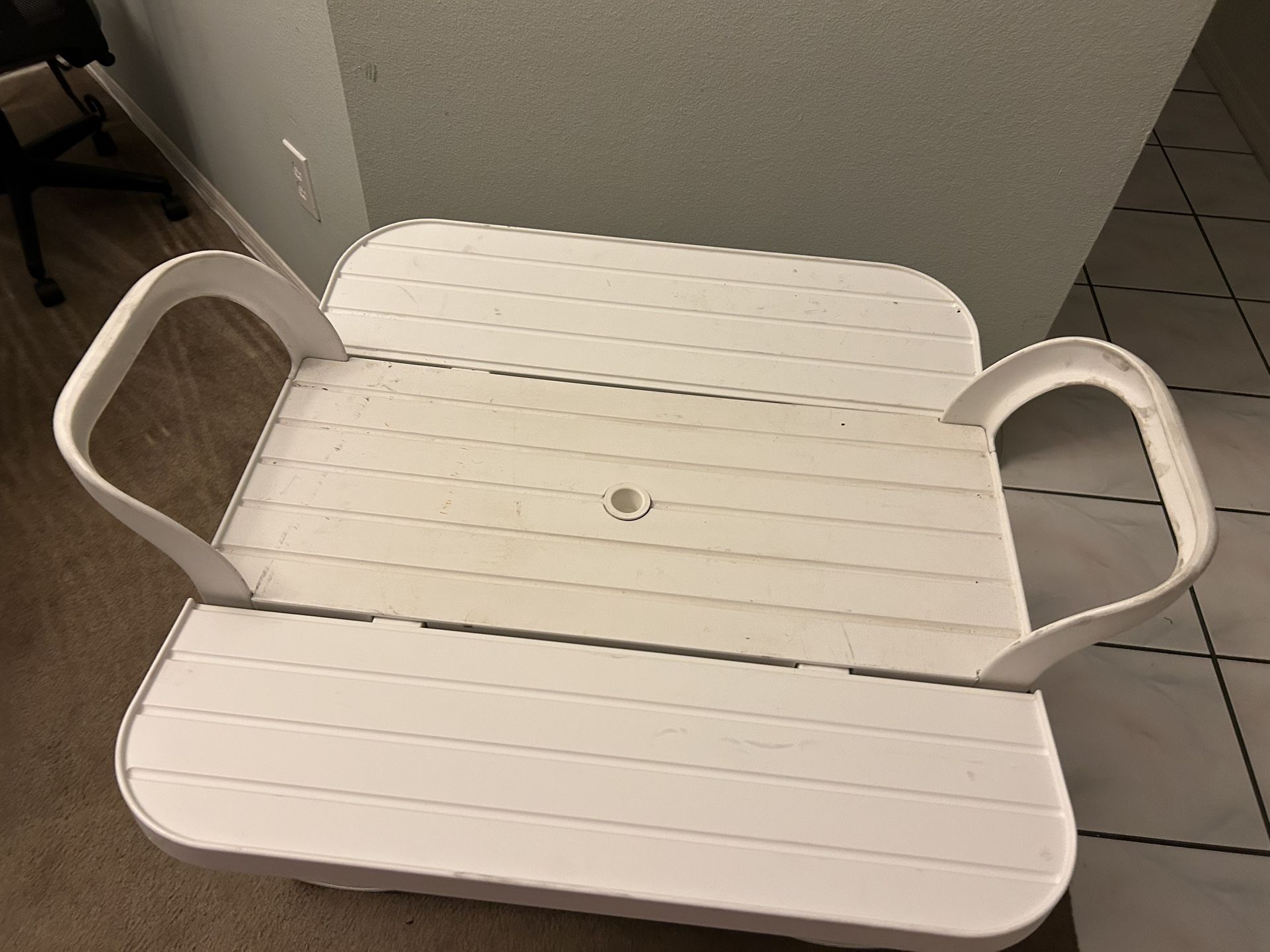 Pool Side Table With Wheels