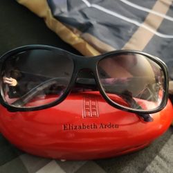 Elizabeth Arden Sun Glasses & Case!!!!