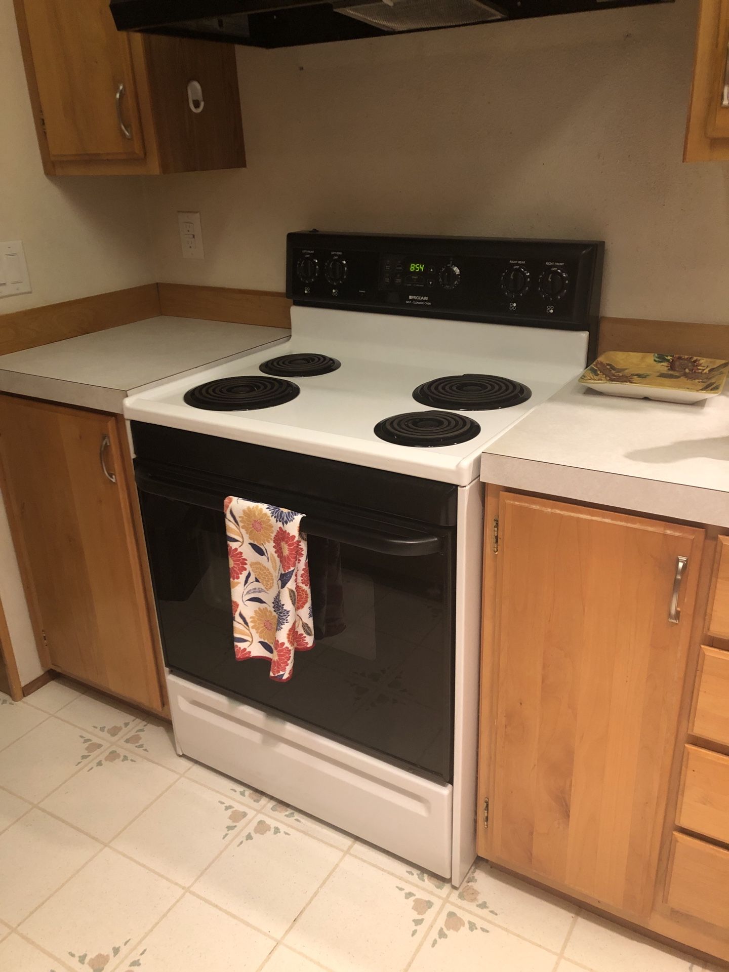 Electric Range Stovetop Oven Frigidaire for Sale in Portland, OR OfferUp