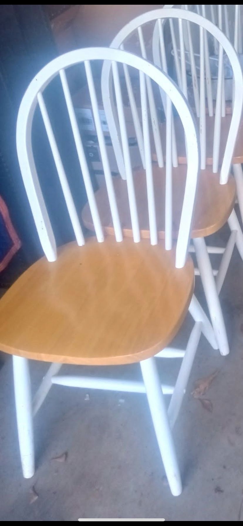 2 Vintage Dinning Chairs