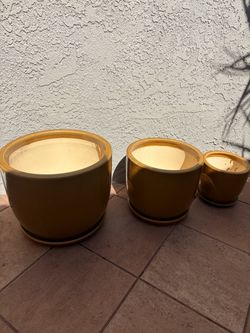 New  yellow ochre pots (2 sets)