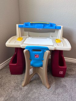 Step2 Deluxe Art and Activity Desk