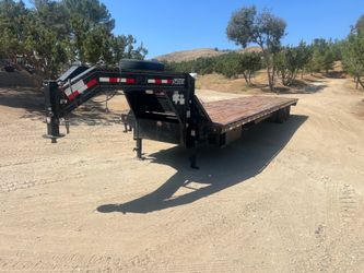 2012 PJ Fifth Wheel 40’ Flatbed Trailer